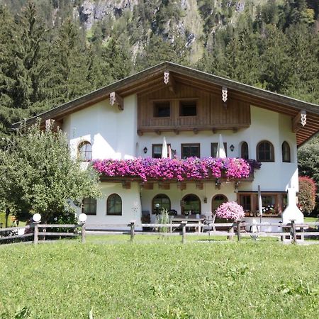 Vronis Waldhaus Adults Only Aparthotel Mayrhofen Buitenkant foto