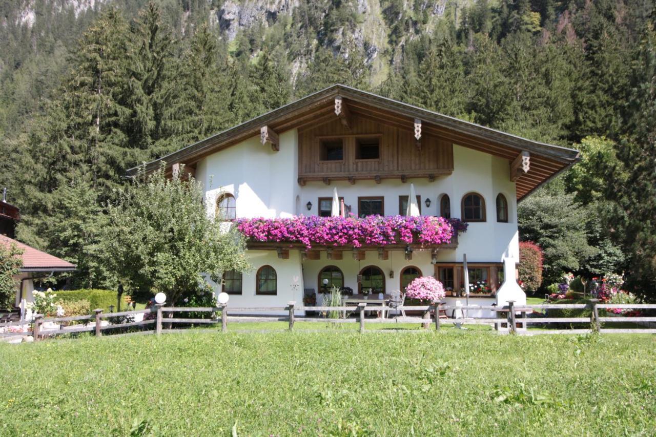 Vronis Waldhaus Adults Only Aparthotel Mayrhofen Buitenkant foto