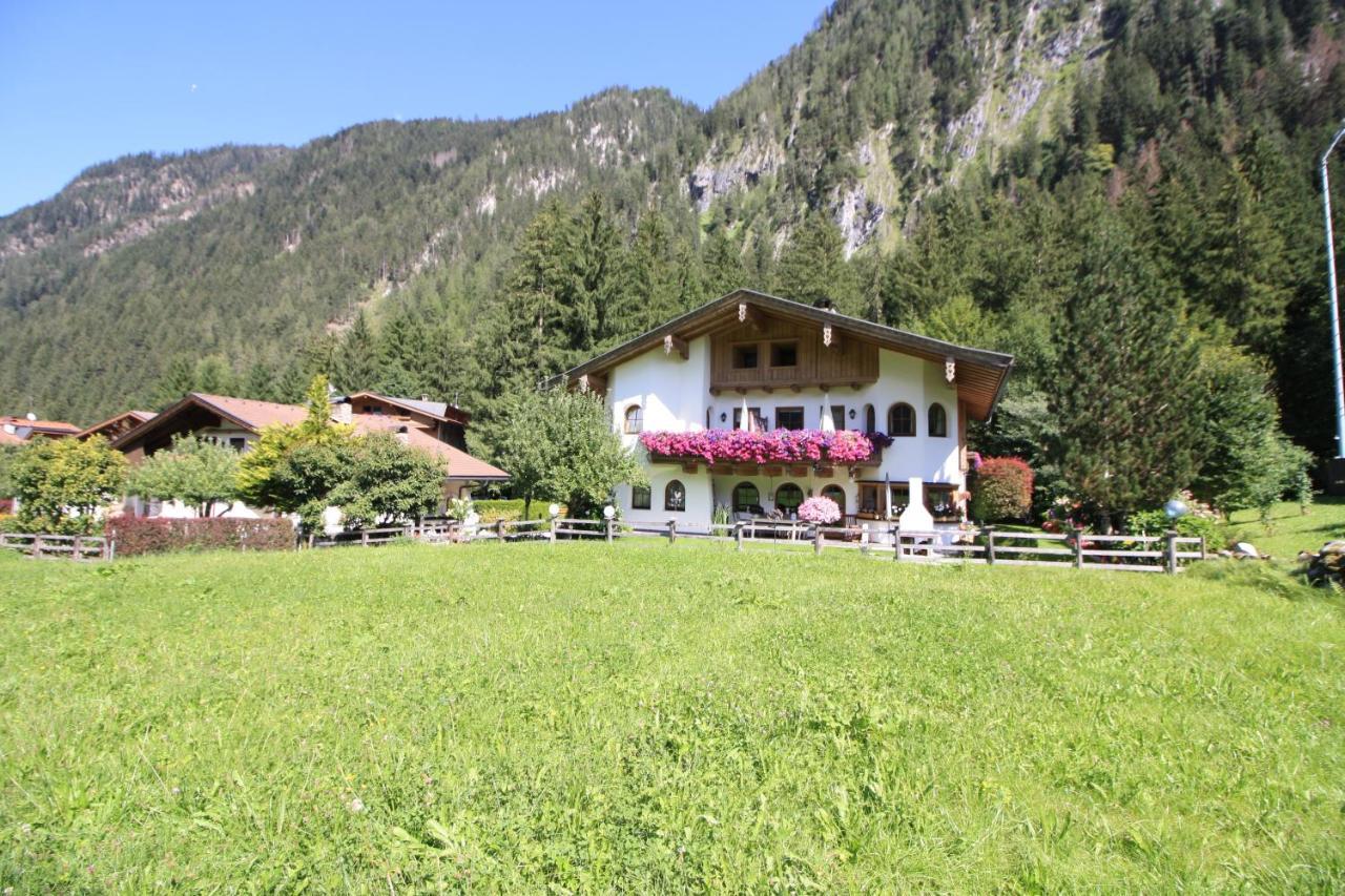 Vronis Waldhaus Adults Only Aparthotel Mayrhofen Buitenkant foto