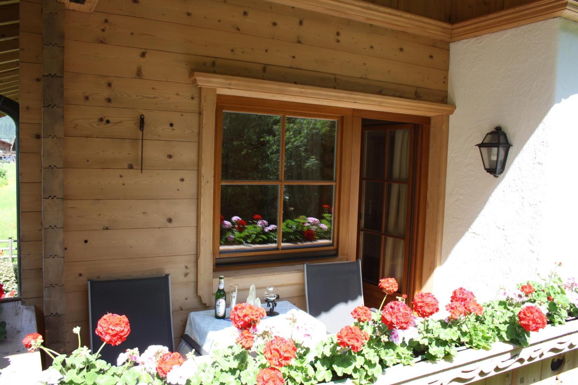 Vronis Waldhaus Adults Only Aparthotel Mayrhofen Kamer foto