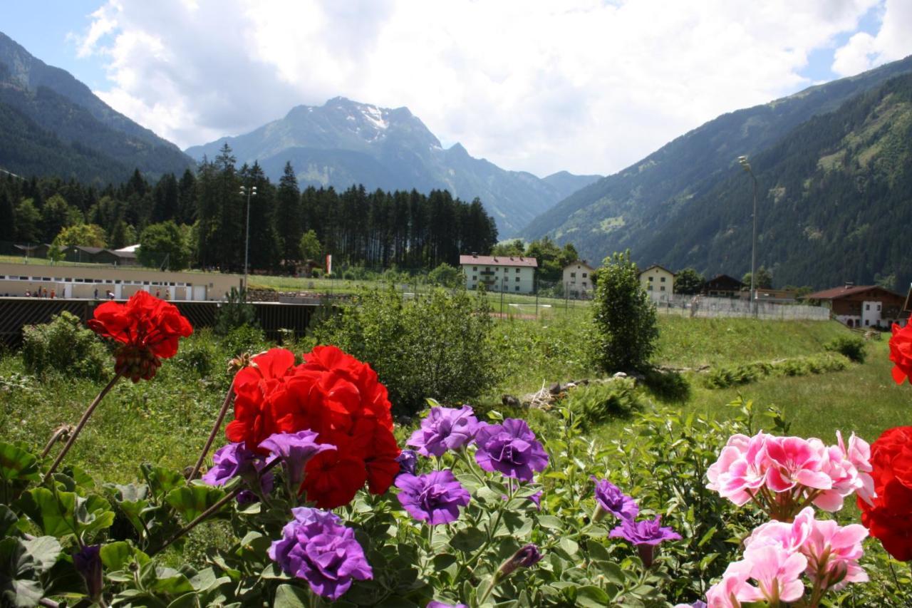 Vronis Waldhaus Adults Only Aparthotel Mayrhofen Buitenkant foto